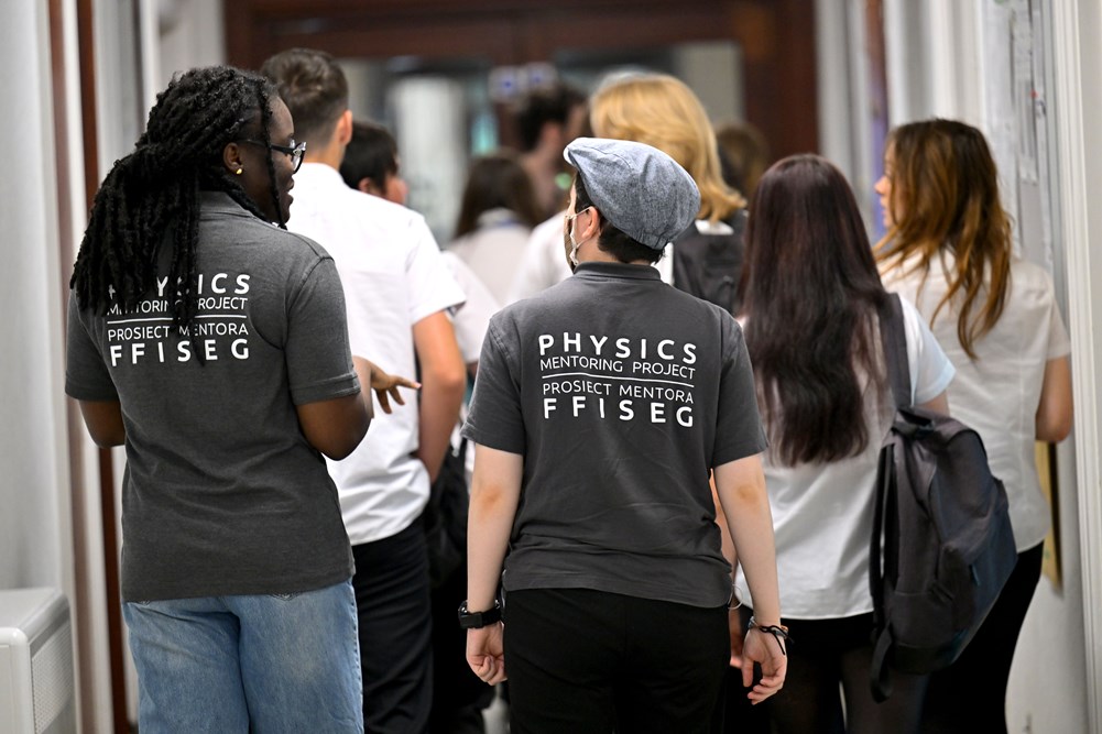 The Physics Mentoring Project Wales - Growing Connections